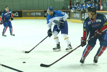 Казахстан одержал победу над Кореей в Кубке наследия по хоккею