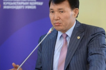 Ввести в госорганах пятницу без дресс-кода предложил Шпекбаев