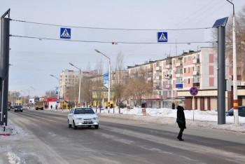 Пешеходные сетки на солнечных батареях установили в Рудном
