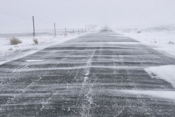 Десять дорог закрыли из-за сильной метели в Казахстане 