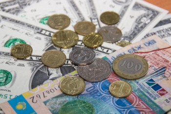 KASE: Курс доллара составил 382 тенге