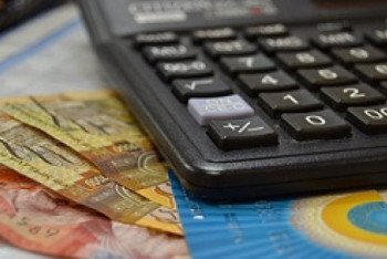 Фотография к новости: Туркестанские чиновники оказались в списке должников по налогам из-за 300 тенге