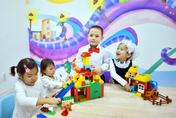 Фотография к новости: В детских садах Шымкента у малышей снимают отпечатки пальцев