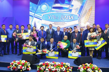 Фотография к новости: Лучших молодых поэтов и писателей чествовали в Астане