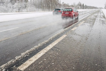 Трассу Алматы – Капшагай закрыли из-за гололёда 