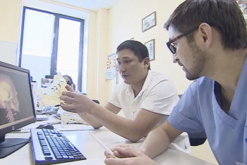 В Астане впервые вживили инновационный имплант подростку