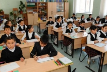 Фотография к новости: Назарбаев поручил оснастить школы Казахстана по стандарту НИШ