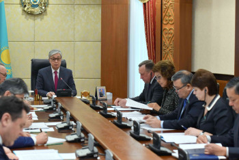 Токаев обратил внимание сенаторов на необходимость поддержки молодежных инициатив