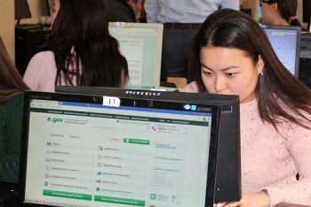  Казахстанских школьников начнут обучать основам электронного правительства