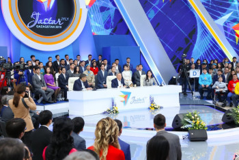 Фотография к новости: Назарбаев призвал молодежь к ответственности в семейной жизни 