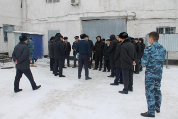 Фотография к новости: Актюбинских госслужащих сводили на экскурсию в СИЗО 