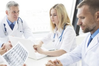 Названа средняя заработная плата врачей в Астане