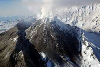 Фотография к новости: Вулкан Безымянный на Камчатке выбросил 15 километровый столб пепла