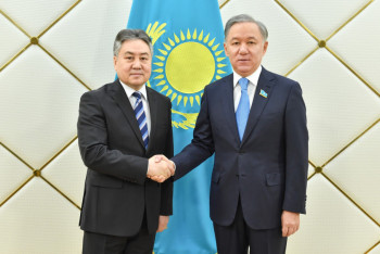 Фотография к новости: Нигматулин принял посла Кыргызстана в Казахстане Кулубаева  