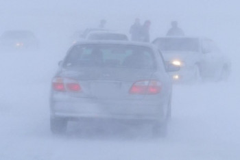 Фотография к новости: Из-за метели на трассе ВКО застряли более 200 автомобилей