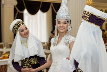 Фотография к новости: Бердыбек Сапарбаев призвал прекратить с размахом проводить тои