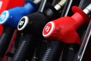 Казахстан увеличит экспорт бензина в Кыргызстан до 200 тысяч тонн в год 