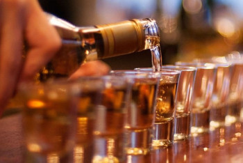 Костанайского чиновника увольняют за то, что он отметил с коллегами женитьбу сына