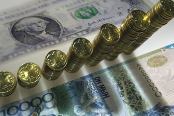 KASE: Курс доллара составил 377,9 тенге 