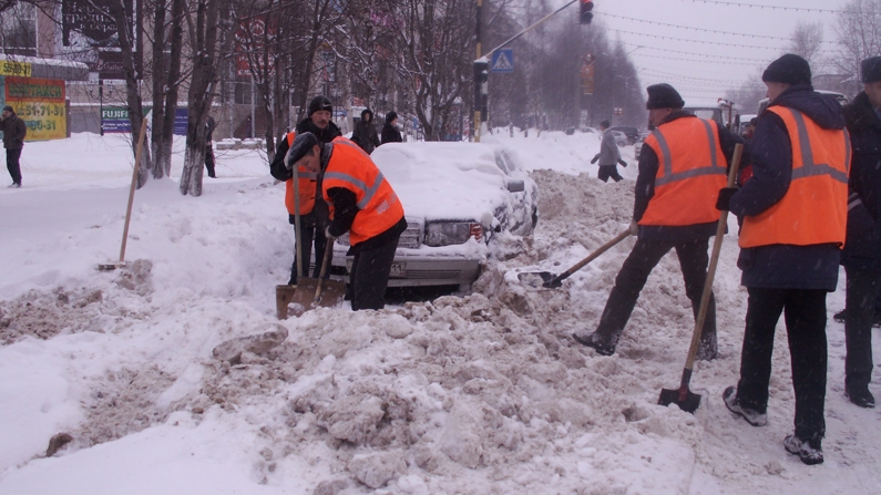 За сутки из Алматы вывезено около 10 тысяч кубометров снега
