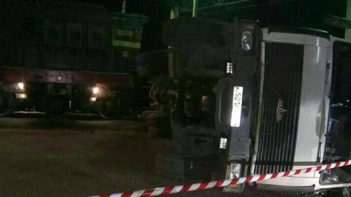 Тепловоз столкнулся с грузовиком в Петропавловске 