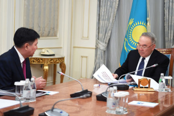 Фотография к новости: Назарбаев принял председателя Верховного суда Жакипа Асанова