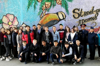 Фотография к новости: В СКО молодёжь превратила в произведение искусства арку с рекламой наркотиков 