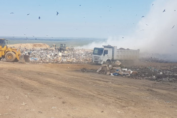 КЧС РК: Тушение водой мусорного полигона в Алматы может усугубить ситуацию