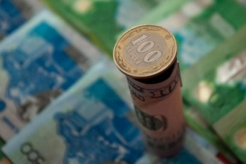 Фотография к новости: Нацвалюта укрепилась до 370,5 тенге за доллар на KASE