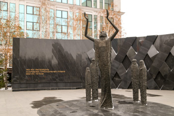 Фотография к новости: Полиция ищет похитителей статуи мальчика в Астане