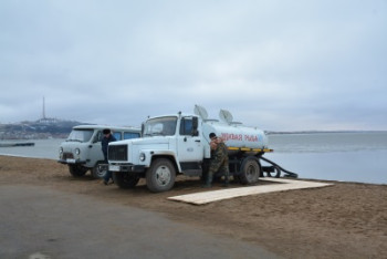 Фотография к новости: В кокшетауское озеро Копа выпустили 16 тысяч мальков белых амуров и толстолобиков