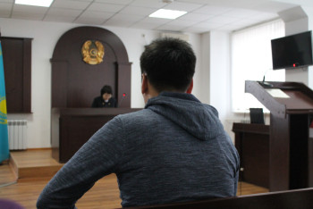 Фотография к новости: Избивший посетителей кафе в Павлодаре полицейский получил условный срок