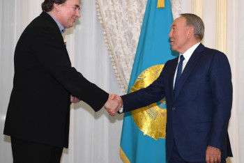 Фотография к новости: За что Нурсултан Назарбаев наградил Константина Эрнста орденом 