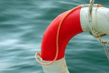 Фотография к новости: Рыбаков чудом спасли при шестиметровой волне на озере Балхаш