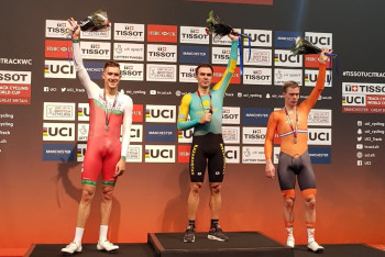 Фотография к новости: Казахстанский велосипедист выиграл золото  на Кубке мира в Манчестере 