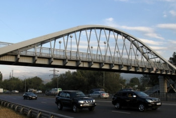 Фотография к новости: Состояние спрыгнувшей с моста алматинки прокомментировали медики 