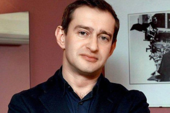 Фотография к новости: Хабенский «устроился» гидом в Нацмузей и знакомит казахстанцев с Эрмитажем