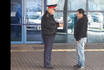 Более 150 таксистов оштрафовано за приставания в аэропорту Алматы 