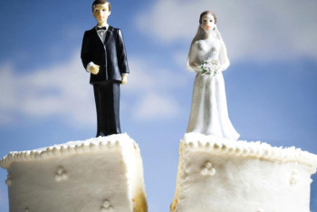 Фотография к новости: Увеличить пошлину за расторжение брака предлагает сенатор