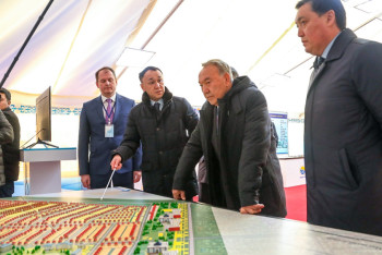 Фотография к новости: Назарбаев ознакомился с ходом жилищного строительства Костаная