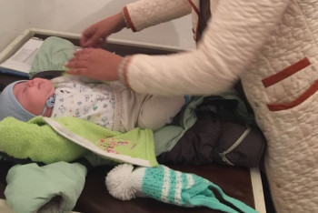 Полиция Сатпаева забрала ребенка у нерадивой матери