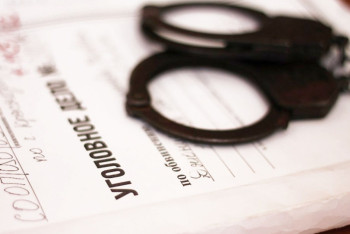 Подозреваемый в изнасиловании экс-полицейский арестован