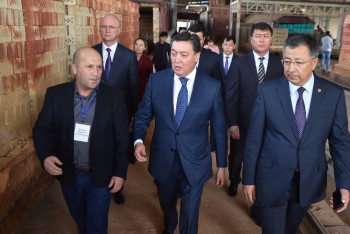 Фотография к новости: Аскар Мамин проинспектировал ряд объектов в ЮКО