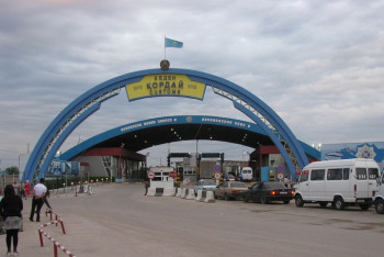 Фотография к новости: Кыргызстан тянет с отчетом о перетоке товаров из Казахстана - Амрин