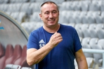 Фотография к новости: Смешно – мы играем в Лиге Европы, а «матч года» у нас с клубом из Уральска – Стоилов