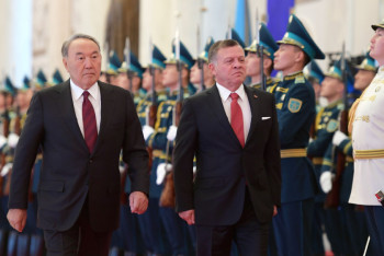 Фотография к новости: Назарбаев присудил Королю Иордании специальную премию