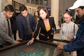 Фотография к новости: Подросткам организовали экскурсию в школу, где учился Нурсултан Назарбаев