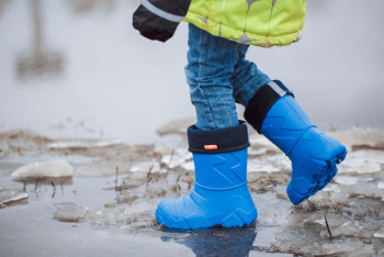 Жалоба школьницы на плохие дороги Актобе: акимат просит подождать