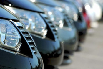 Фотография к новости: Депутат возмущен машинами чиновников на фоне изношенного автопарка скорой помощи