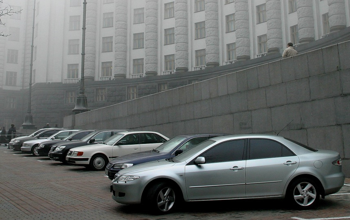 Чиновники экономят на командировках и ездят на отечественных авто в Кызылорде